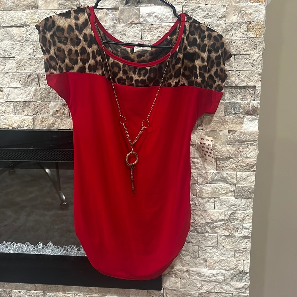 Women’s Red Sleeveless Tunic Top w/ Leopard print